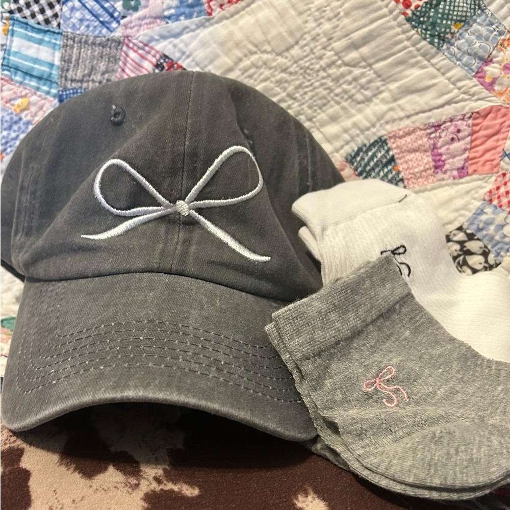 New Women’s Bow Tie Dark Gray Washed Baseball Cap/ 2 Bow Tie Socks